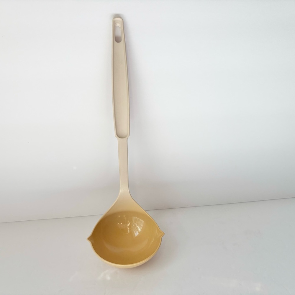 Vintage Ekco Almond‎ Nylon Soup Ladle
